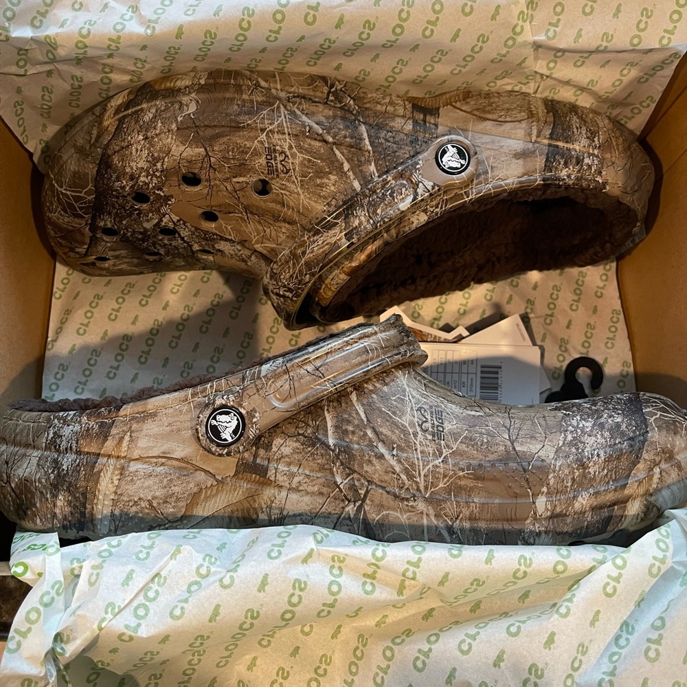 Realtree Camo fleece crocs NWT